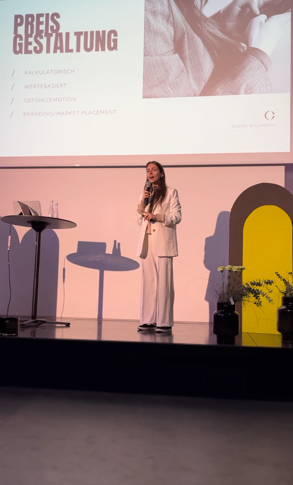 Chiara Bachmann bei der Keynote auf der Females for Finance Konferenz.