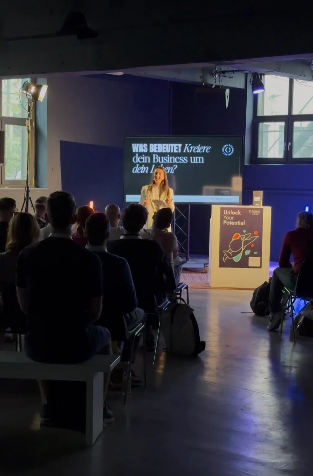 Chiara Bachmann bei ihrem Workshop auf der Freelance Unlocked Konferenz in Berlin